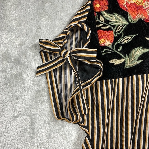 THML Floral Embroidered Striped Velour Tie Keyhole Sleeve Blouse Size Small - Picture 2 of 7